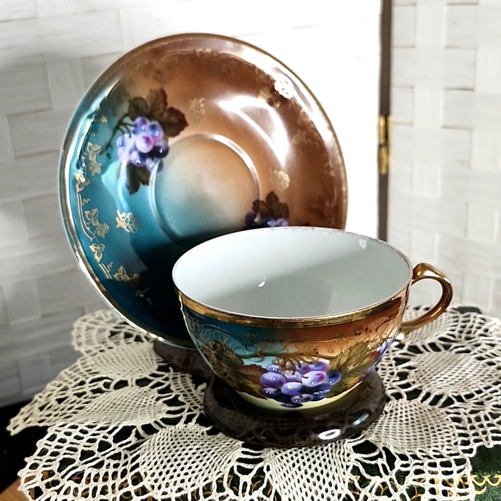 👉*VINTAGE* MIGNON Z.S. CO BAVARIA PURPLE FRUIT ROYAL VIENNA TEACUP & SAUCER